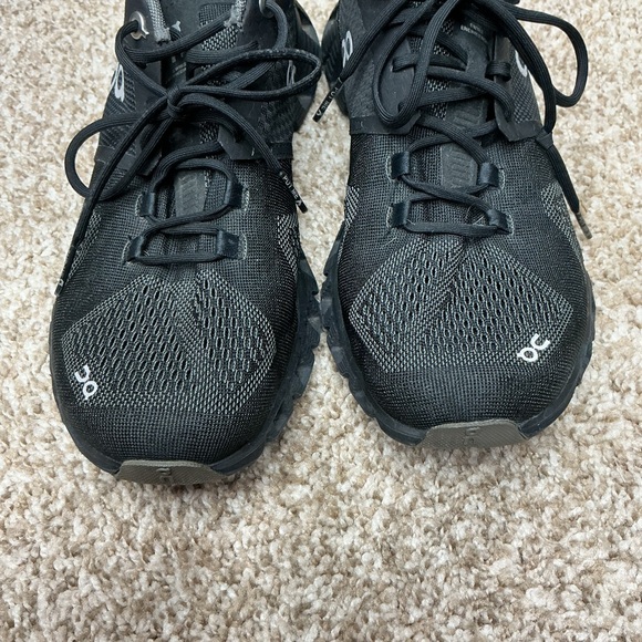 On Running Women's Cloud 2 Athletic Shoes - Black - Picture 4 of 8